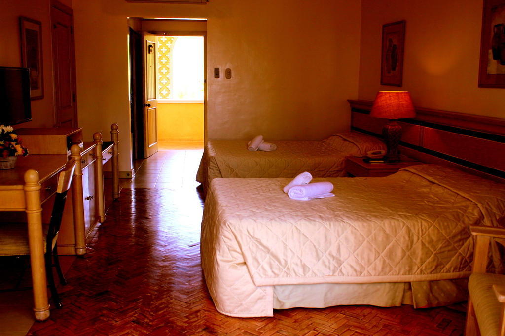 Club Morocco Resort And Country Club Subic Oda fotoğraf